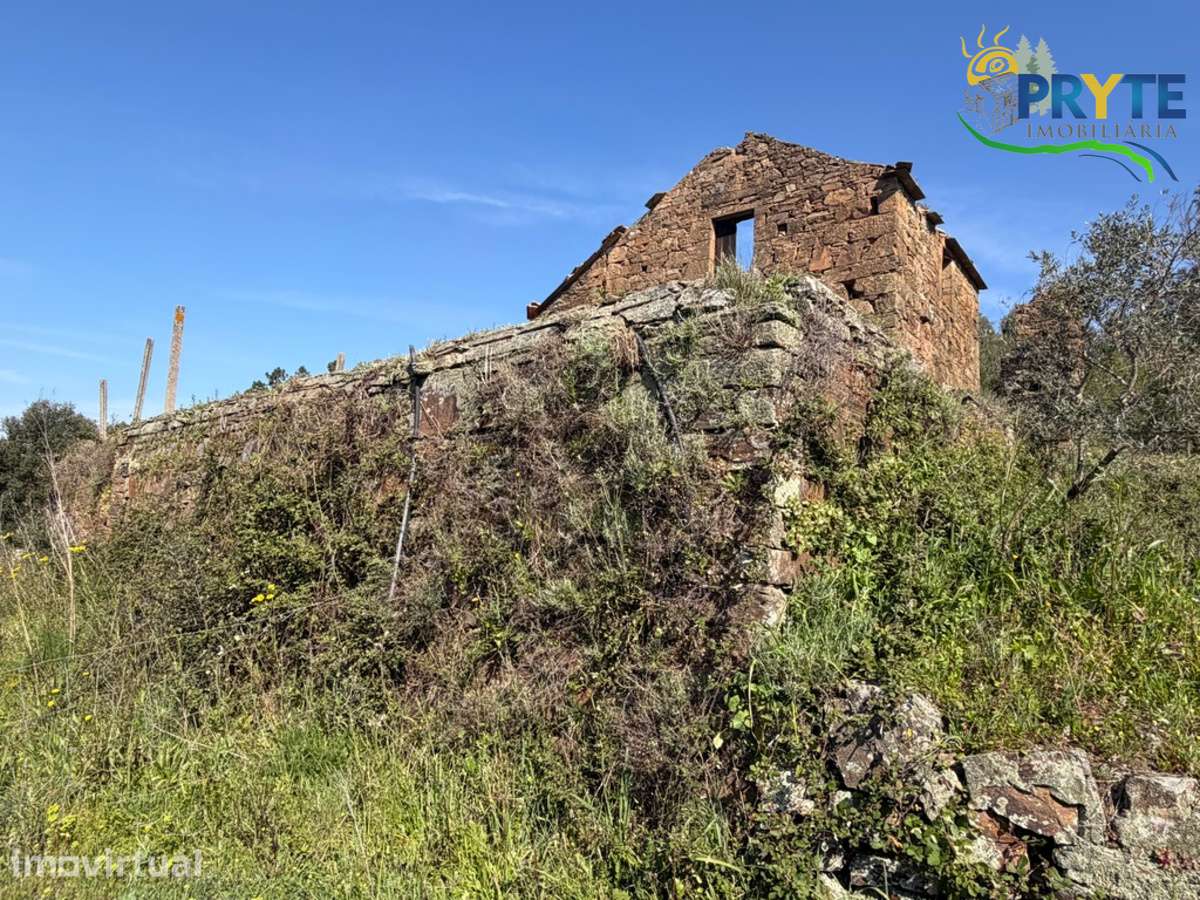 Ruína em pedra de xisto com boas vistas sobre a Aldeia e a Ribeira - Grande imagem: 3/26