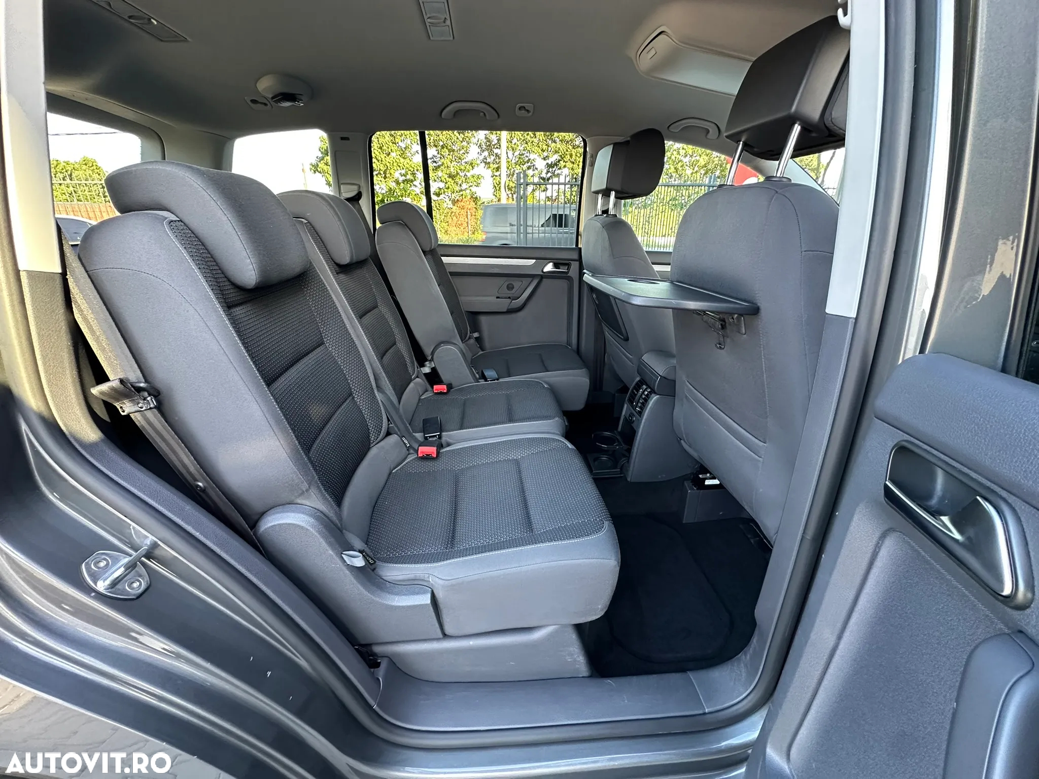 Volkswagen Touran 1.6 TDI DPF BlueMotion Technology DSG Comfortline - 8