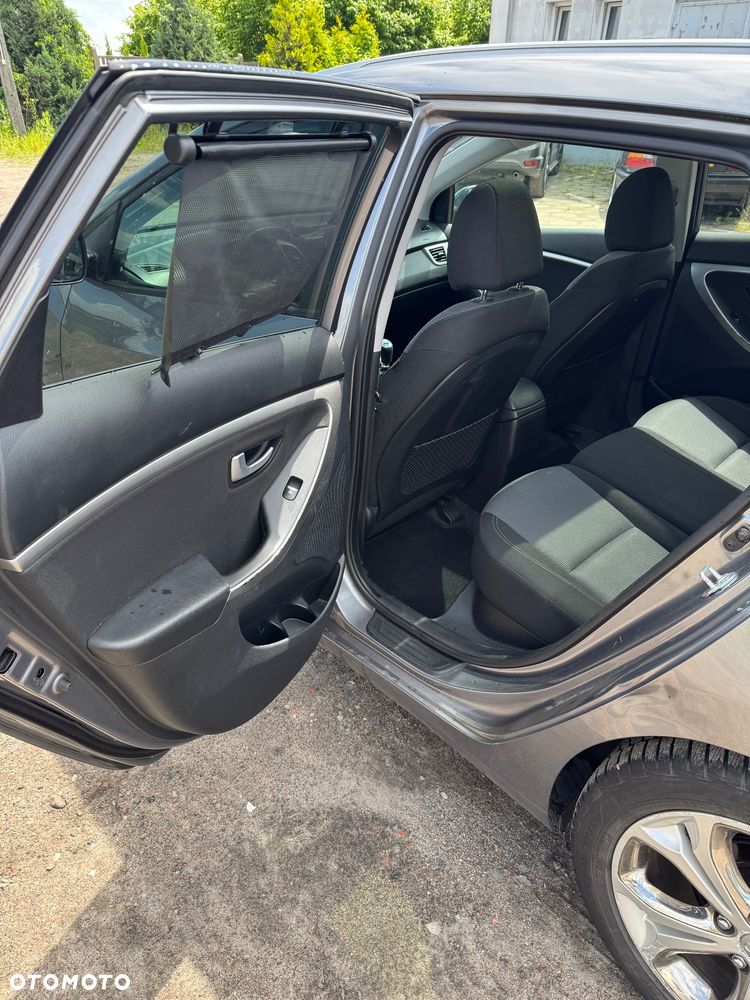 Hyundai i30 blue 1.6 CRDi Style - 12