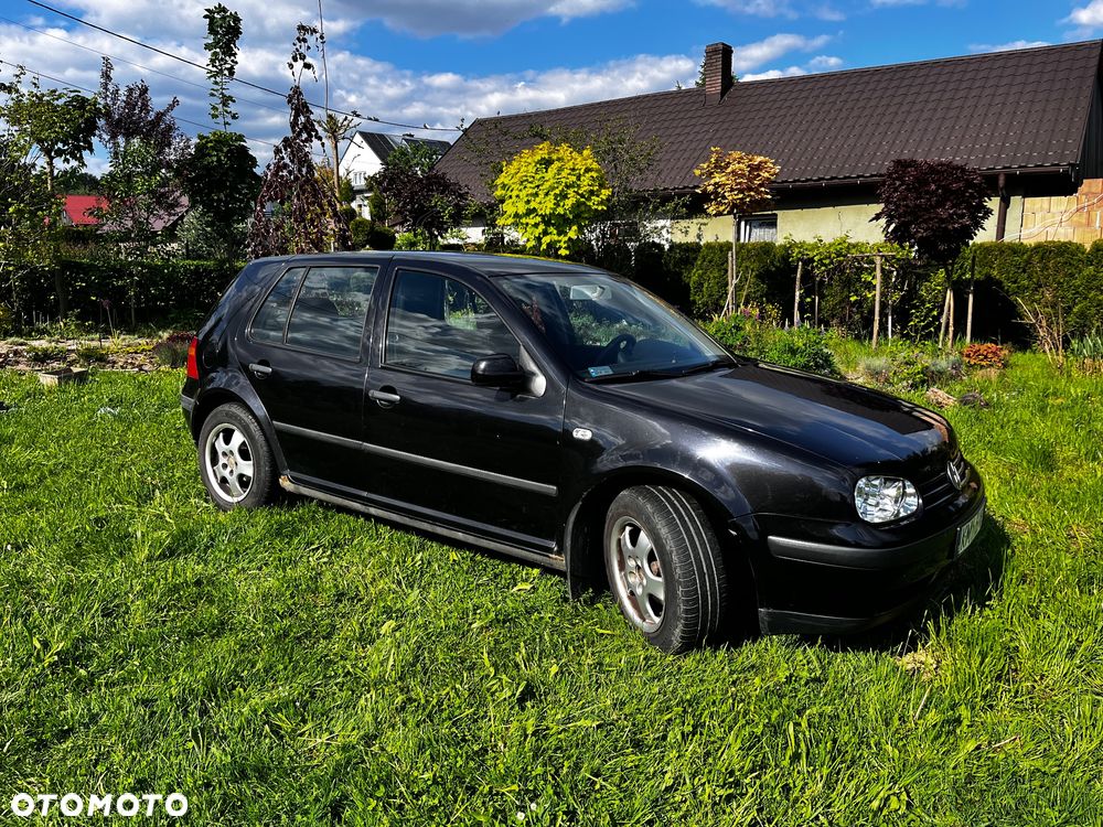Volkswagen Golf - 1