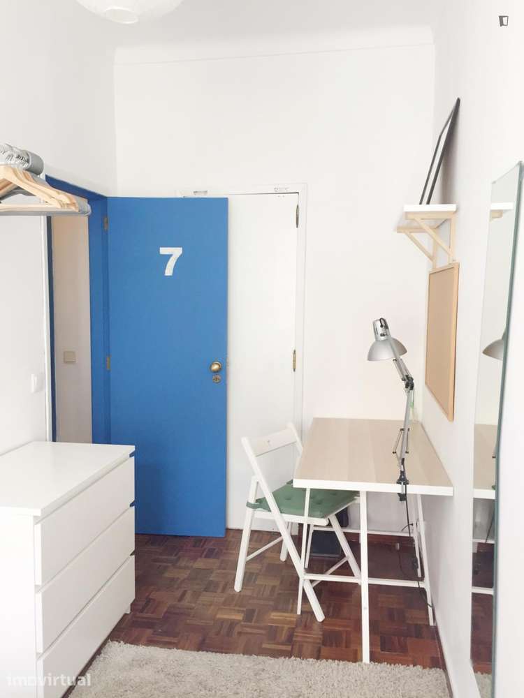 Quarto - localizado em Anjos Lisbon - Grande imagem: 4/16
