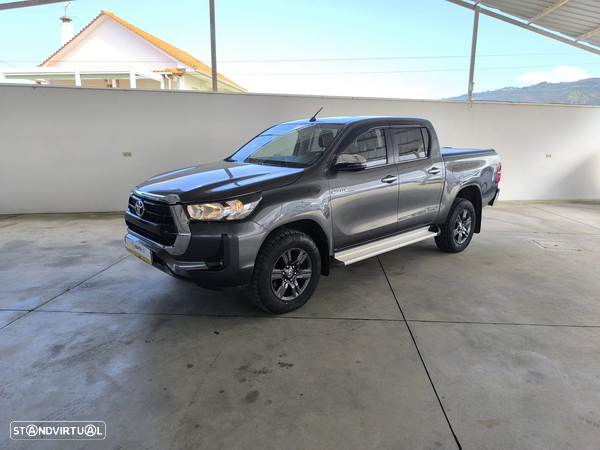 Toyota Hilux 2.4 D-4D 4WD CD Tracker