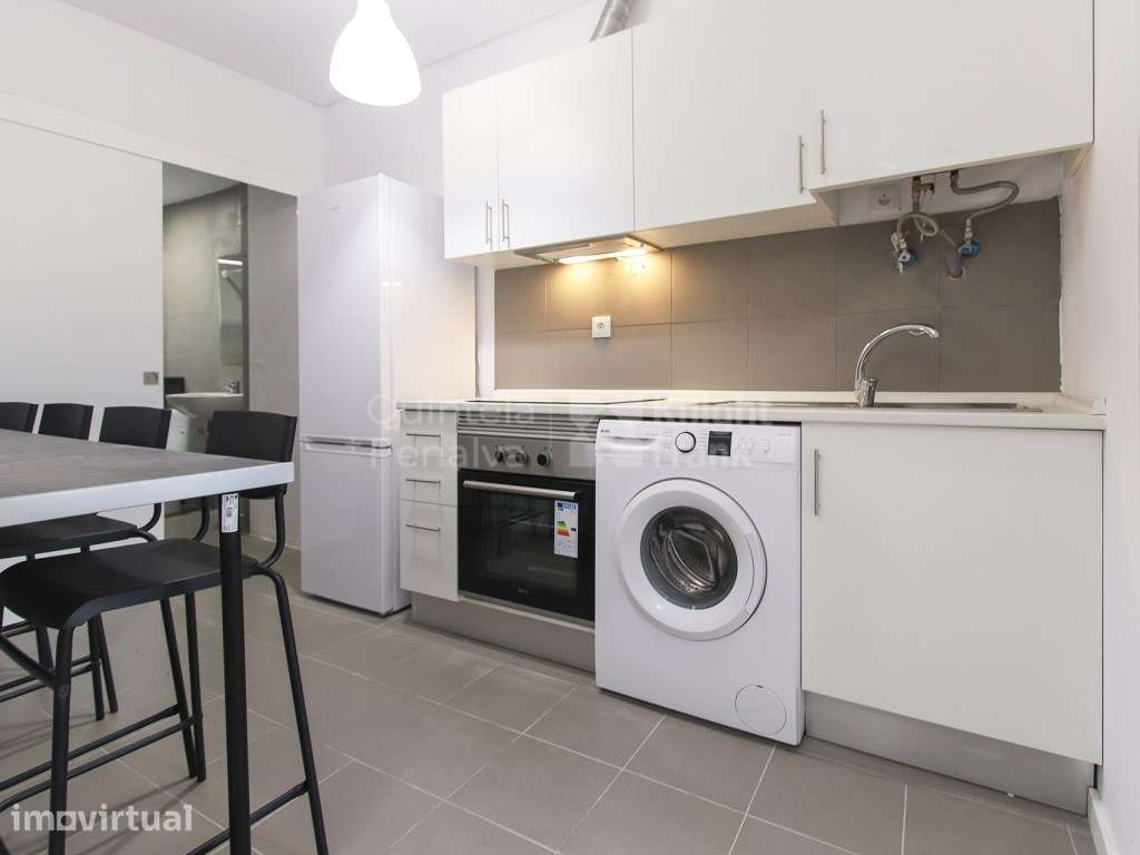Apartamento T2 renovado e com varanda no Areeiro, Lisboa - Grande imagem: 3/23