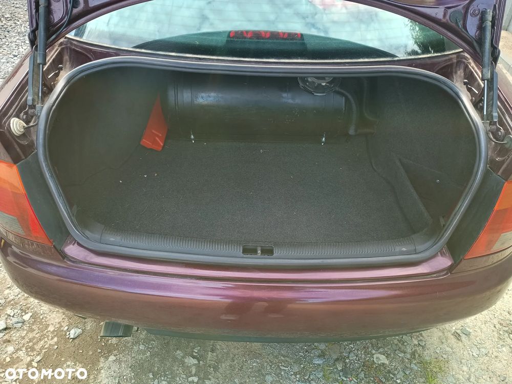 Audi A4 Limousine 1.8 - 32