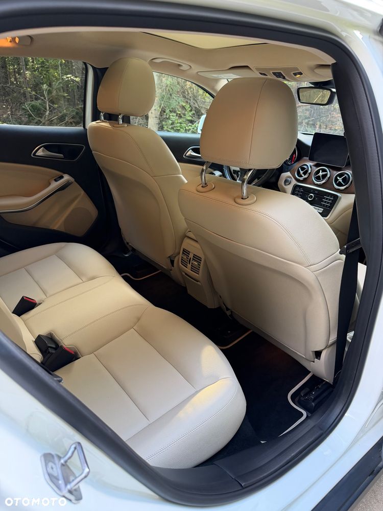 Mercedes-Benz GLA 250 7G-DCT - 12