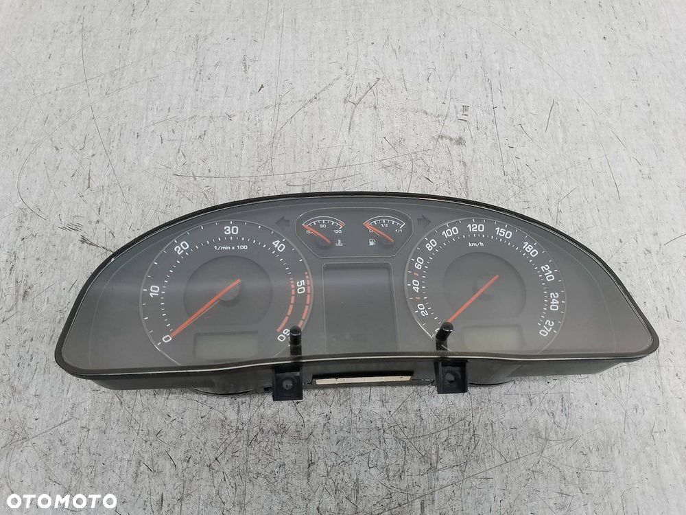 LICZNIK SKODA SUPERB I 3U0920840A  3U0920840A 110.080.115 2.5 TDI - 6
