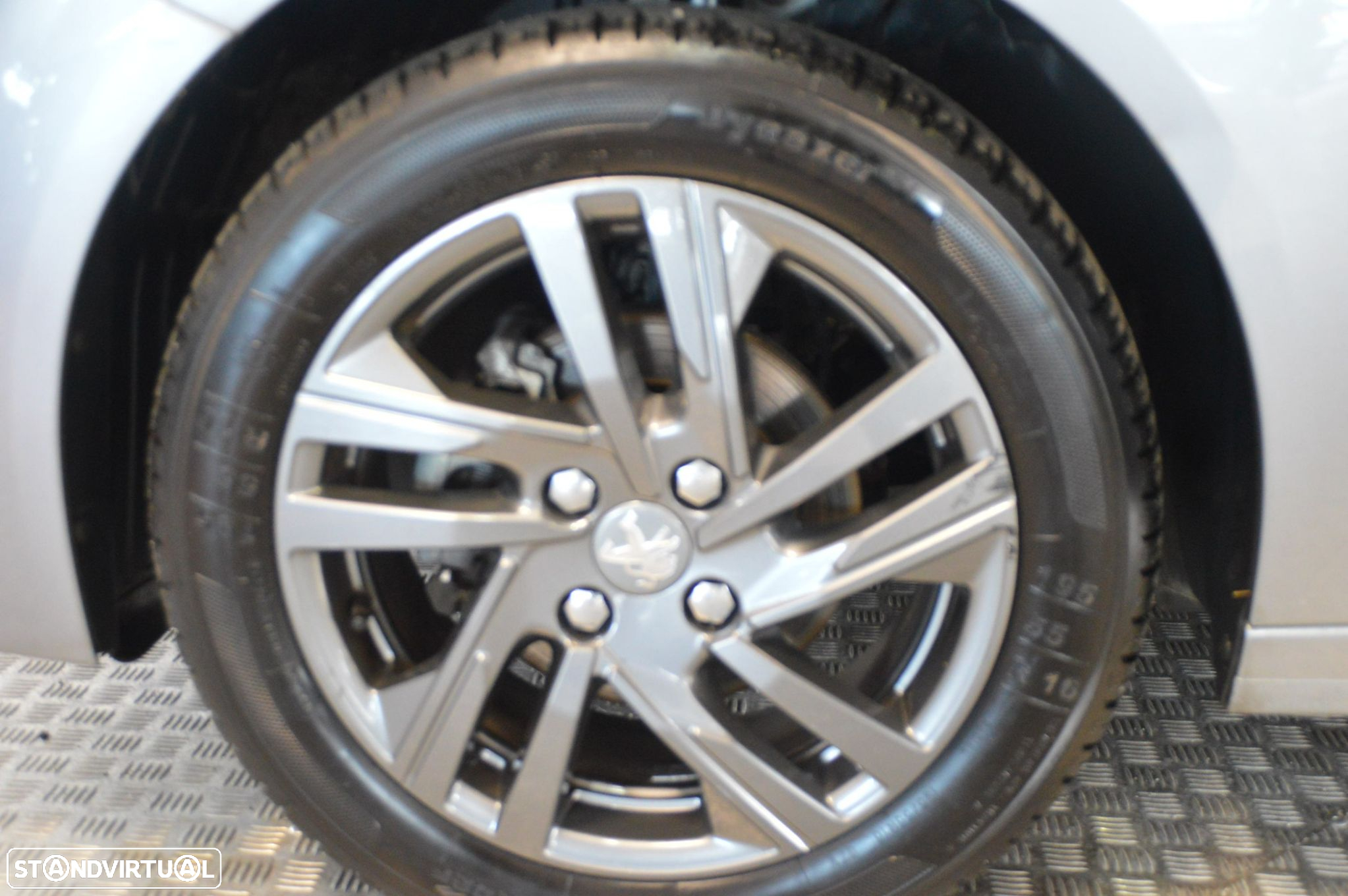 Peugeot 208 1.2 PureTech Active Pack - 17