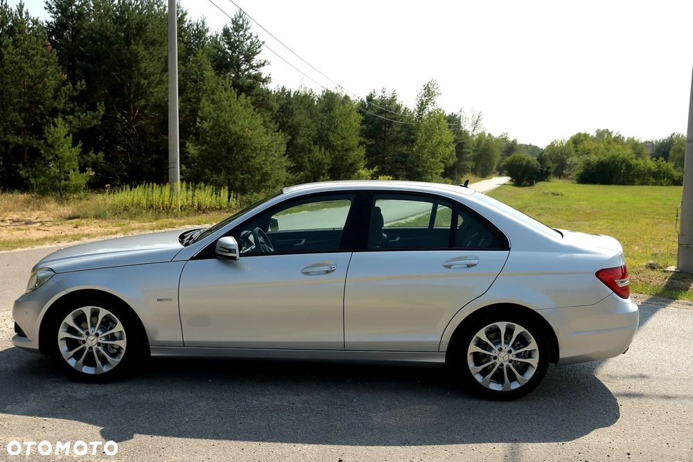 Mercedes-Benz Klasa C 180 CGI Automatik BlueEFFICIENCY Elegance - 4