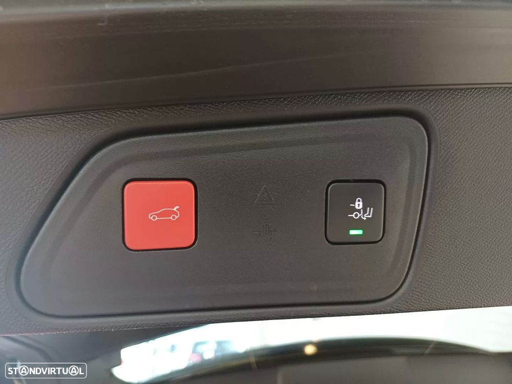 Peugeot 3008 1.6 Hybrid GT Pack e-EAT8 - 36