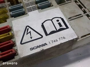 SCANIA R SKRZYNKA BEZPIECZNIKÓW - 2