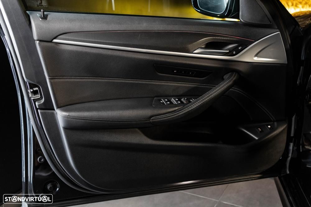 BMW 530 e Pack Desportivo M - 35