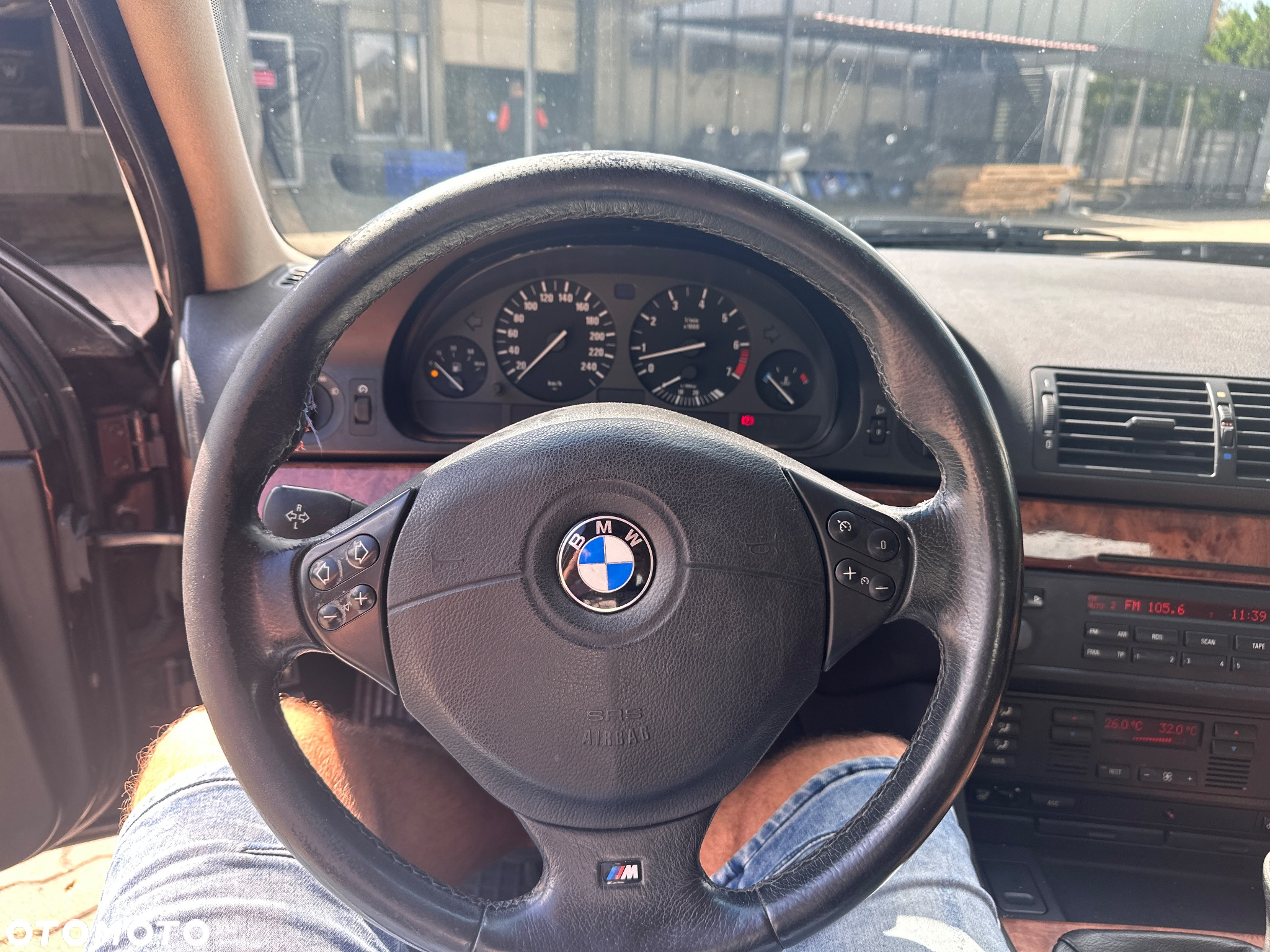 BMW Seria 5 523i - 24
