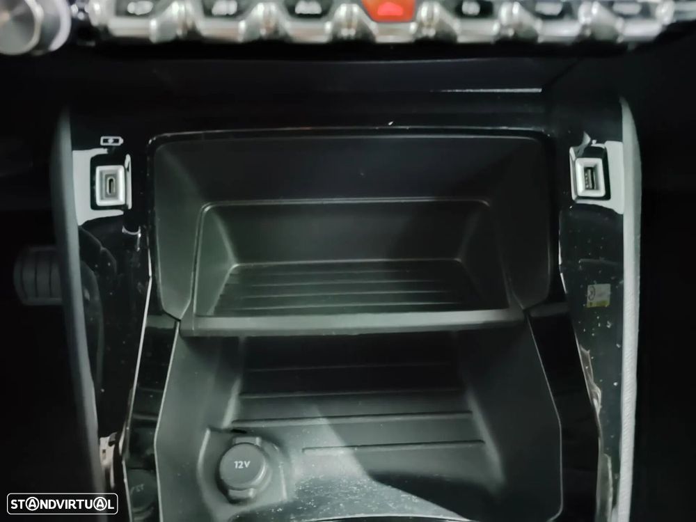 Peugeot e-2008 50 kWh Active Pack - 28