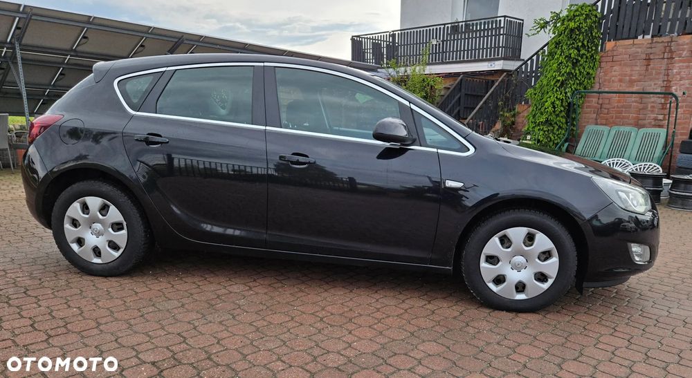 Opel Astra 2.0 CDTI DPF Design Edition - 4