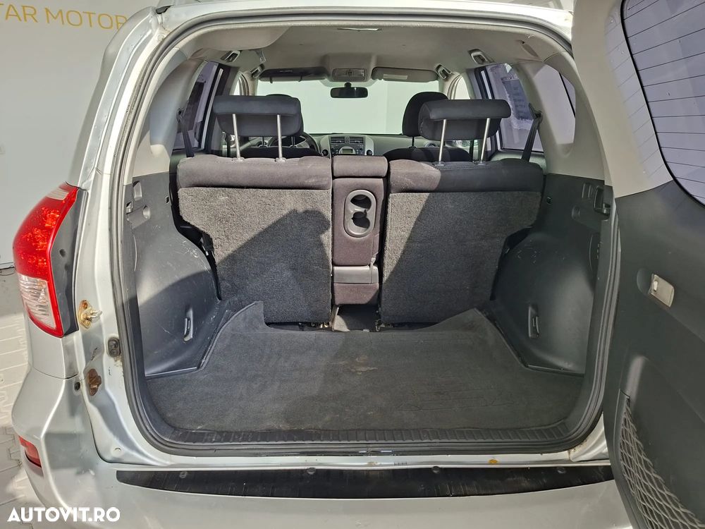 Toyota RAV4 2.2 D-4D 4x4 - 17