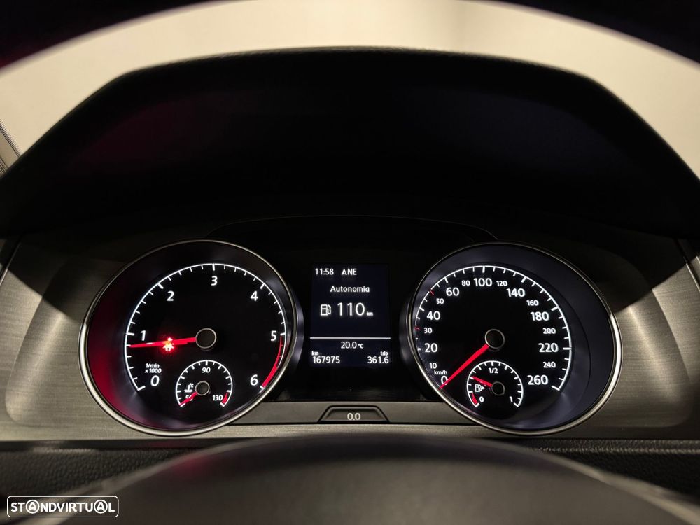 VW Golf 2.0 TDI Confortline - 40