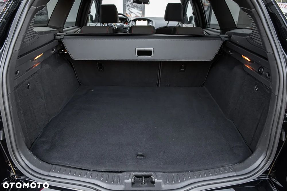 Ford Focus ver-1-5-ecoblue-scr-st--line - 29