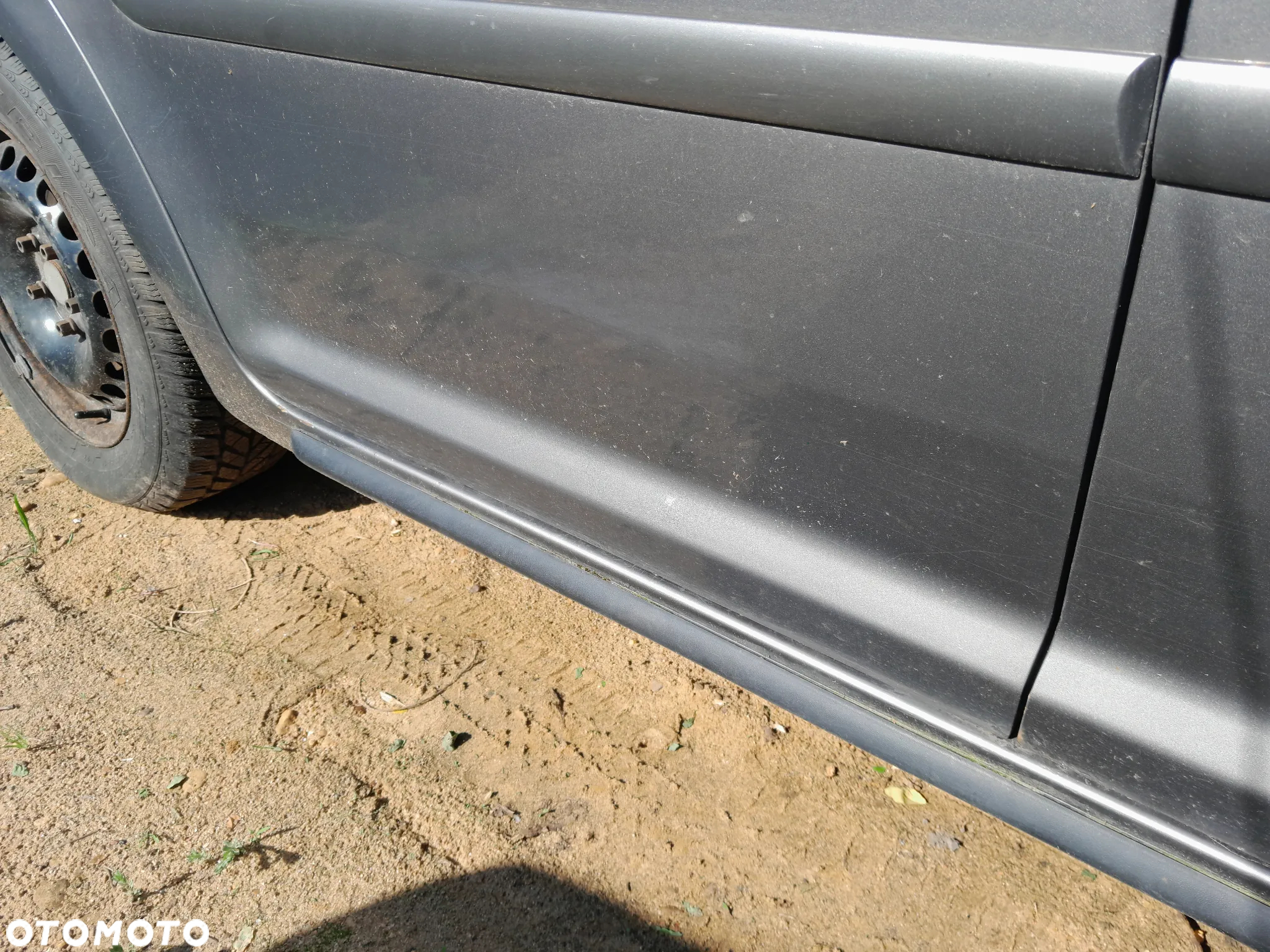 Drzwi tylne prawe VW Touran I lift 06-10r. LD7S - 4