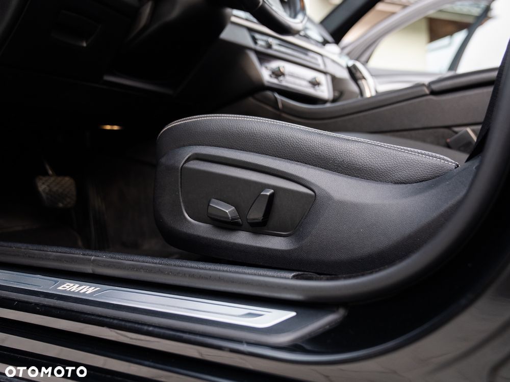 BMW Seria 5 520d xDrive Sport Line - 38