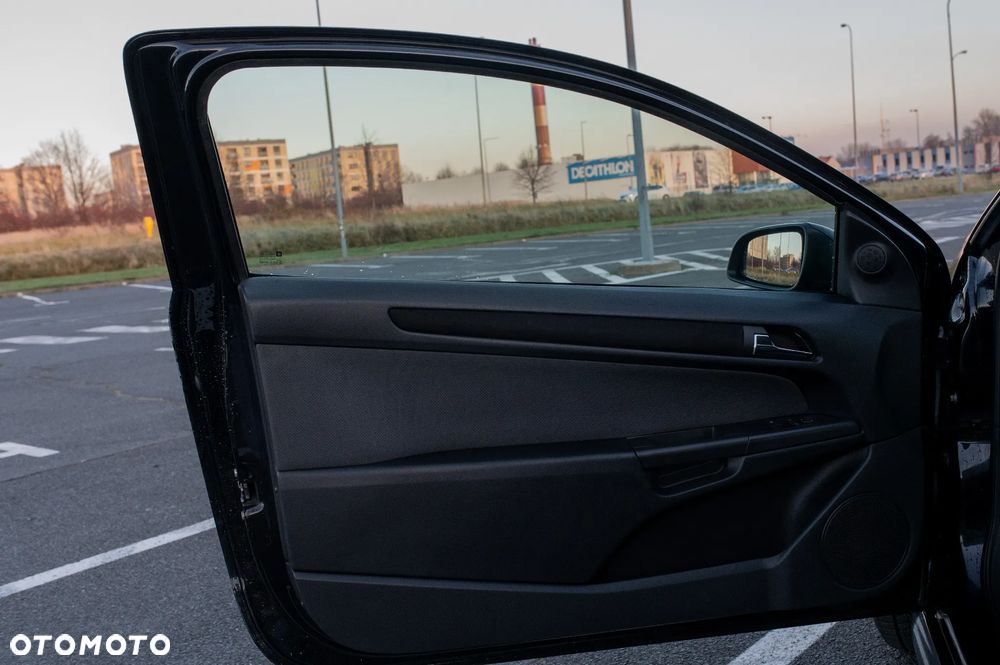 Opel Astra III GTC 1.6 Enjoy - 20