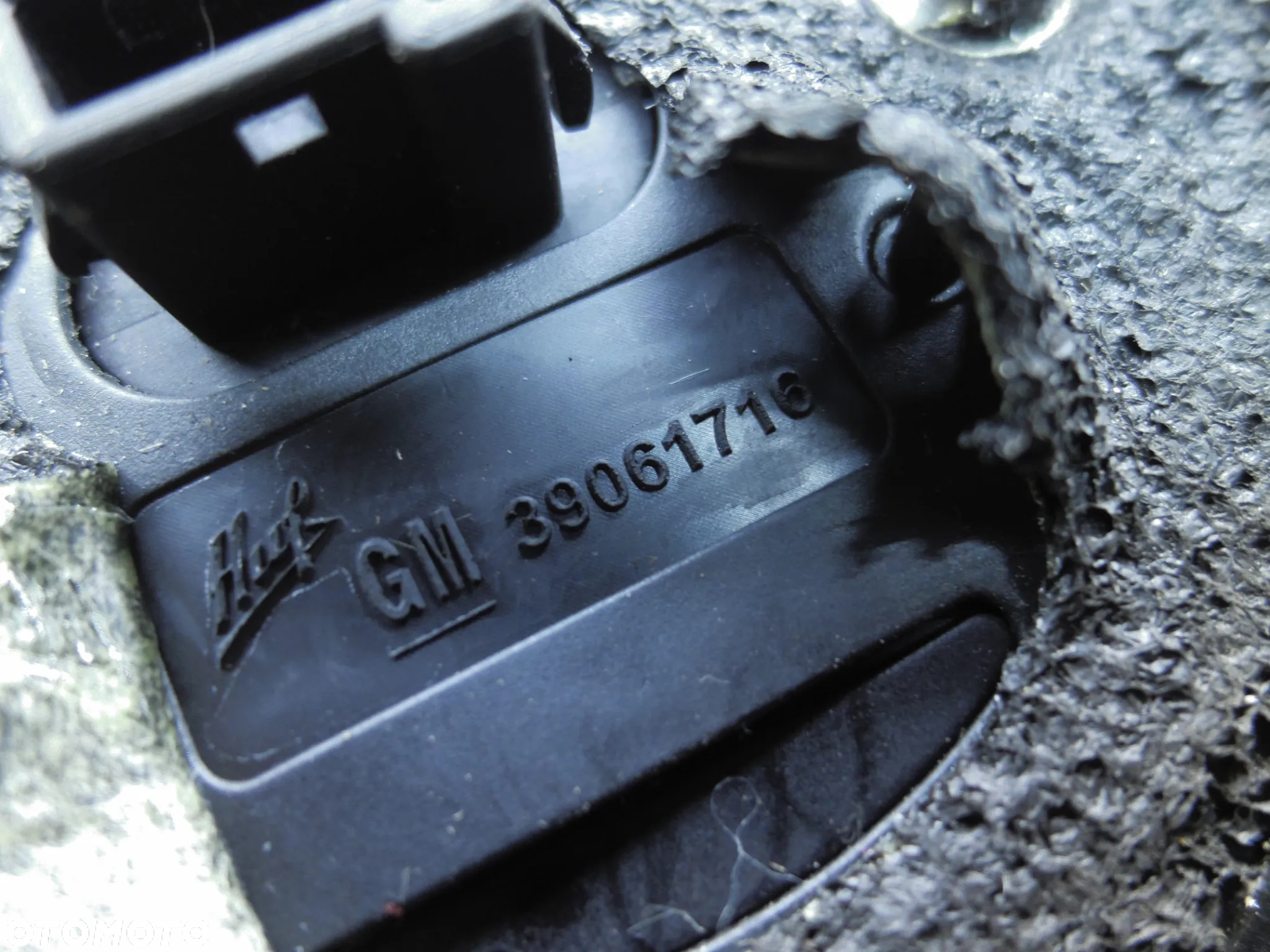 LOGO PRZYCISK KLAPY TYLNEJ OPEL ASTRA J IV HB 39061716 - 3