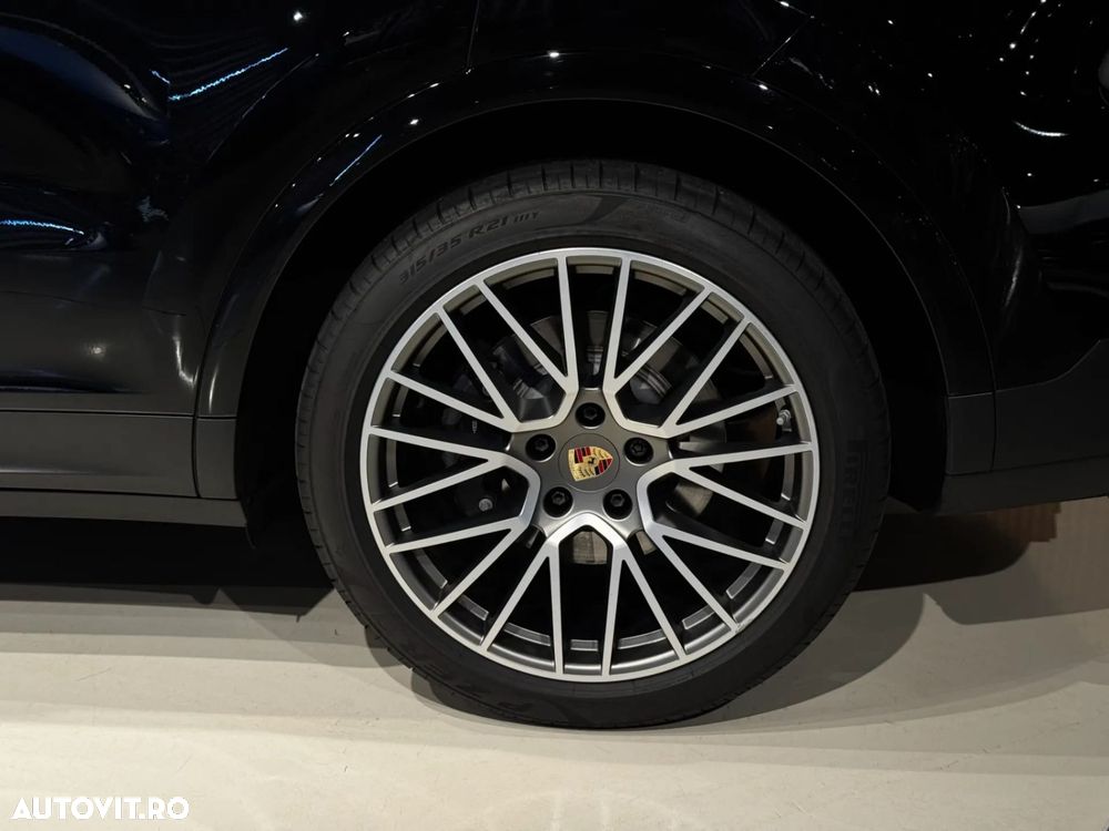 Porsche Cayenne - 8