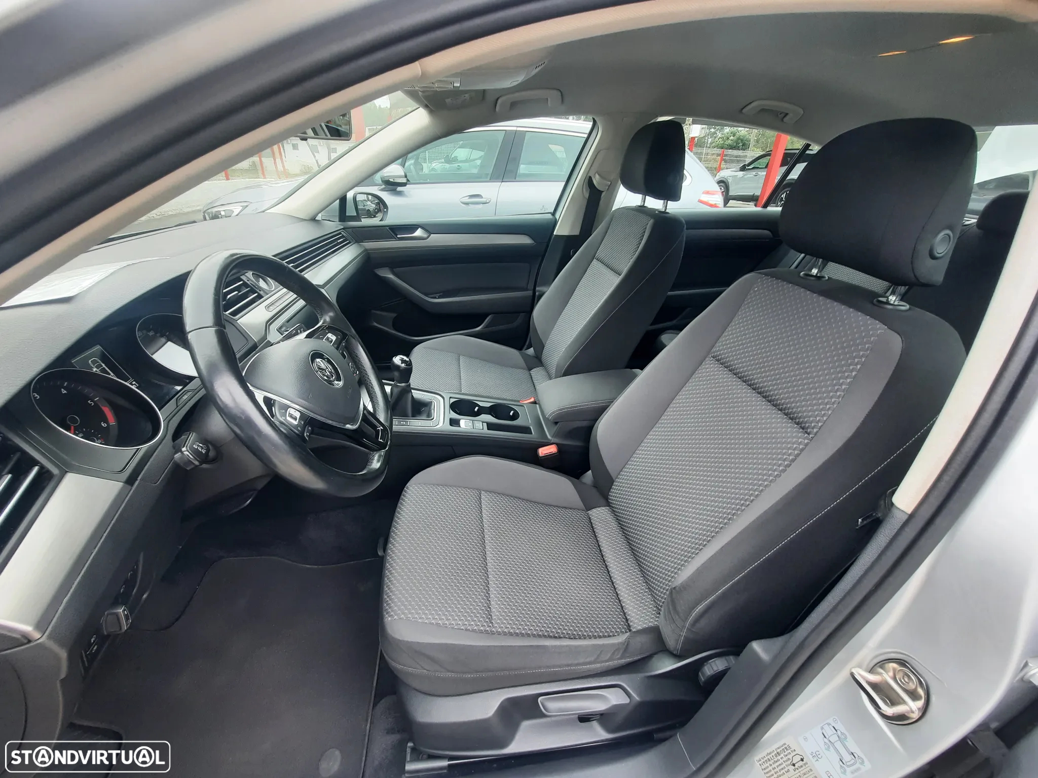 VW Passat 1.6 TDI BlueMotion - 17