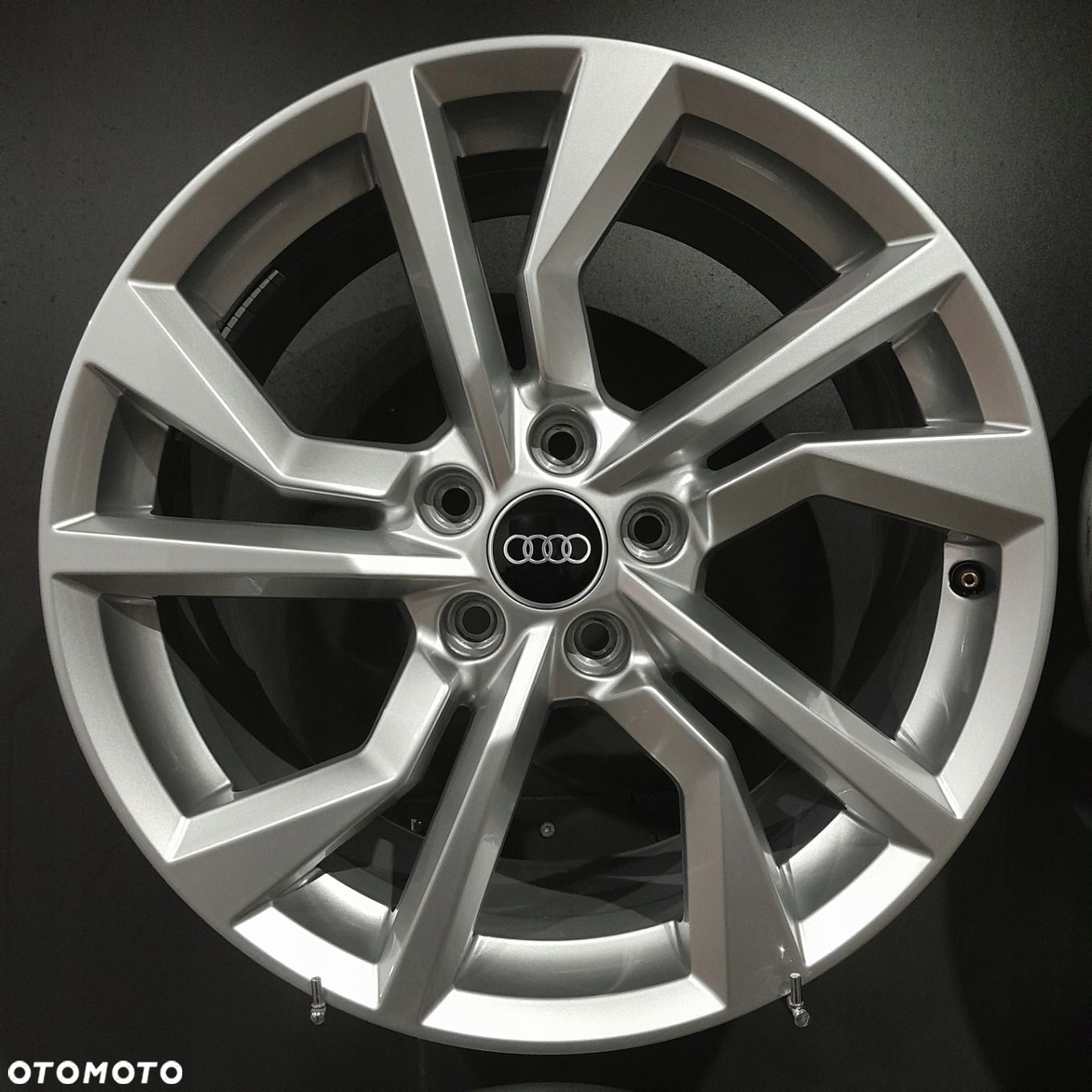 Felgi 18 5x112 Audi TT 8S0 S-Line OE F503169-9 - 3