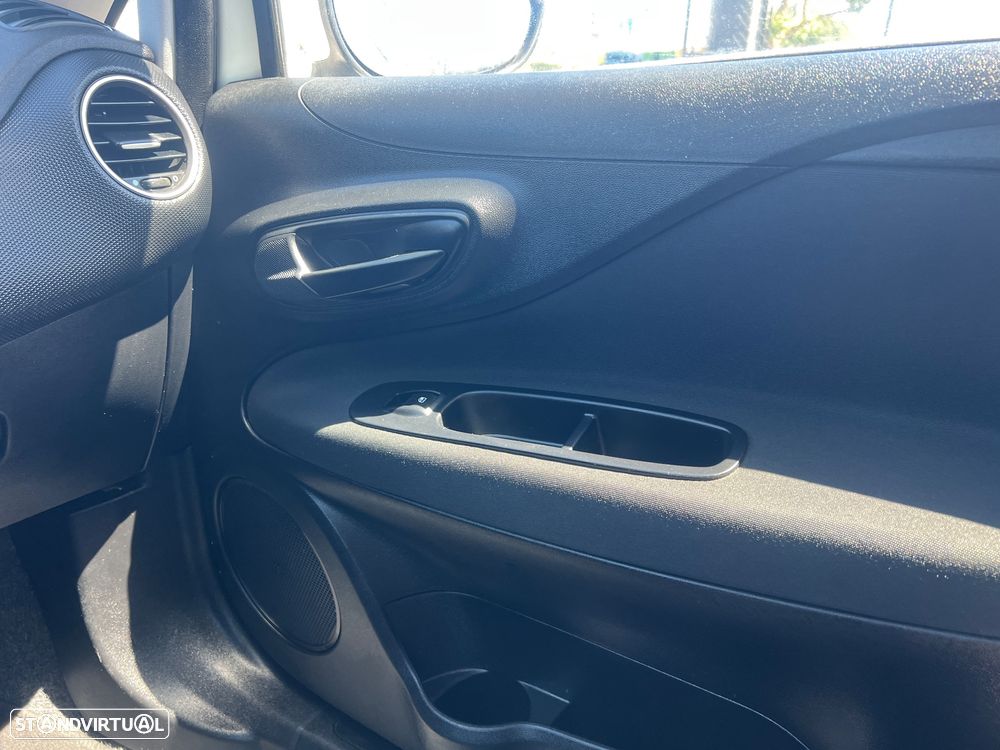 Fiat Punto 1.3 M-Jet Lounge S&S - 22
