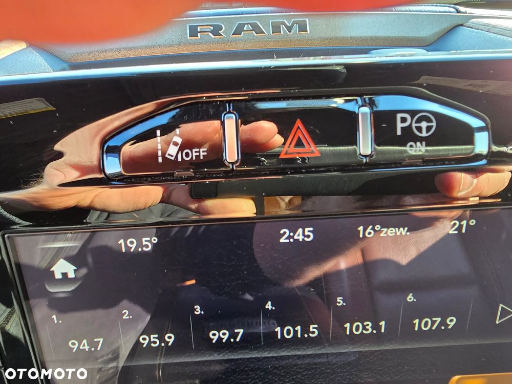 RAM 1500 5.7 Crew Cab Longhorn - 35