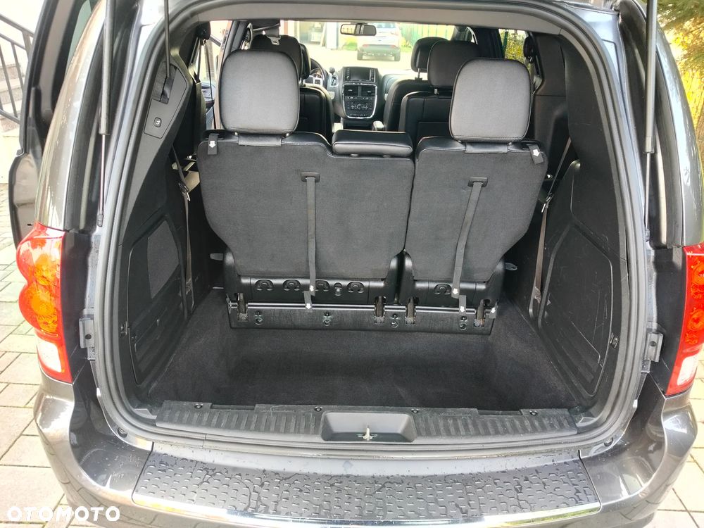 Dodge Grand Caravan - 12