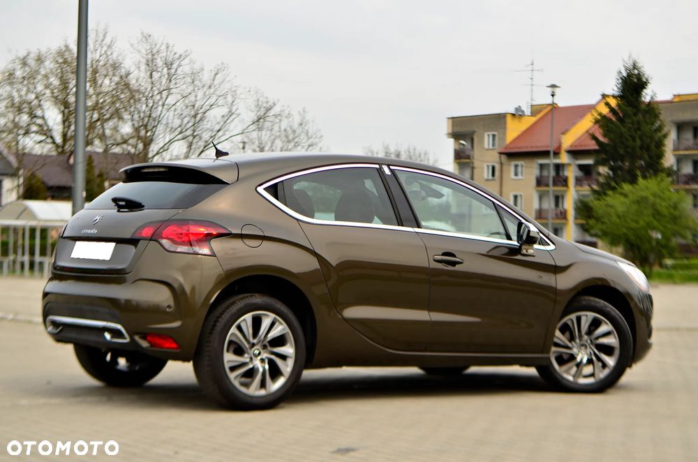 Citroën DS4 e-HDi 115 SoChic - 10