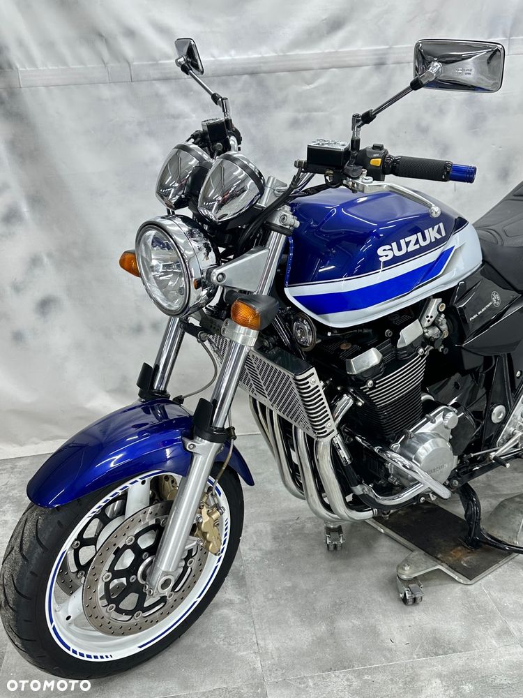 Suzuki GSX - 2