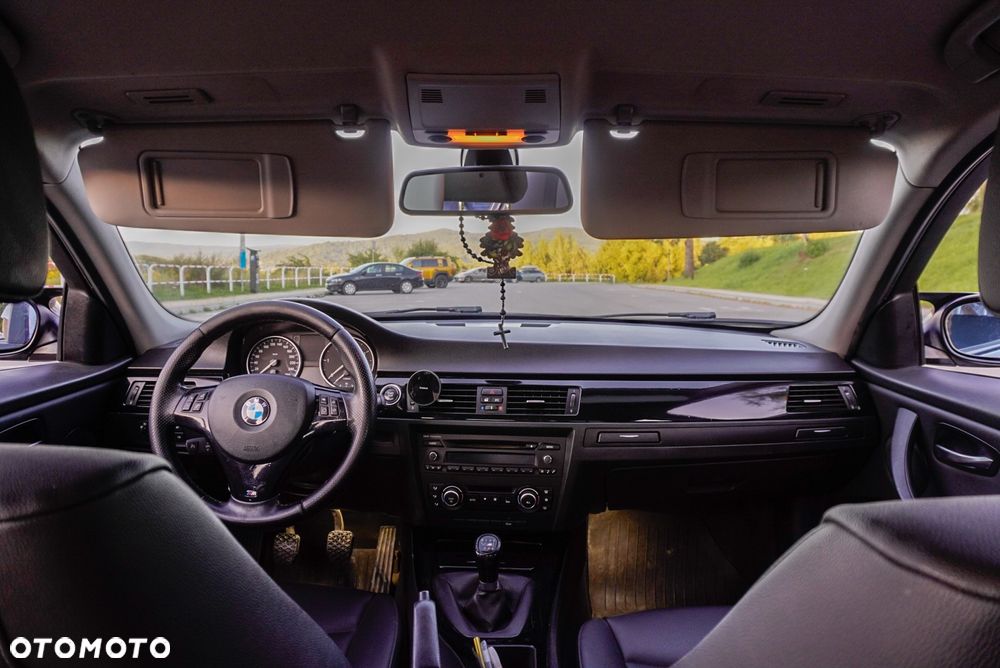 BMW Seria 3 318d - 4