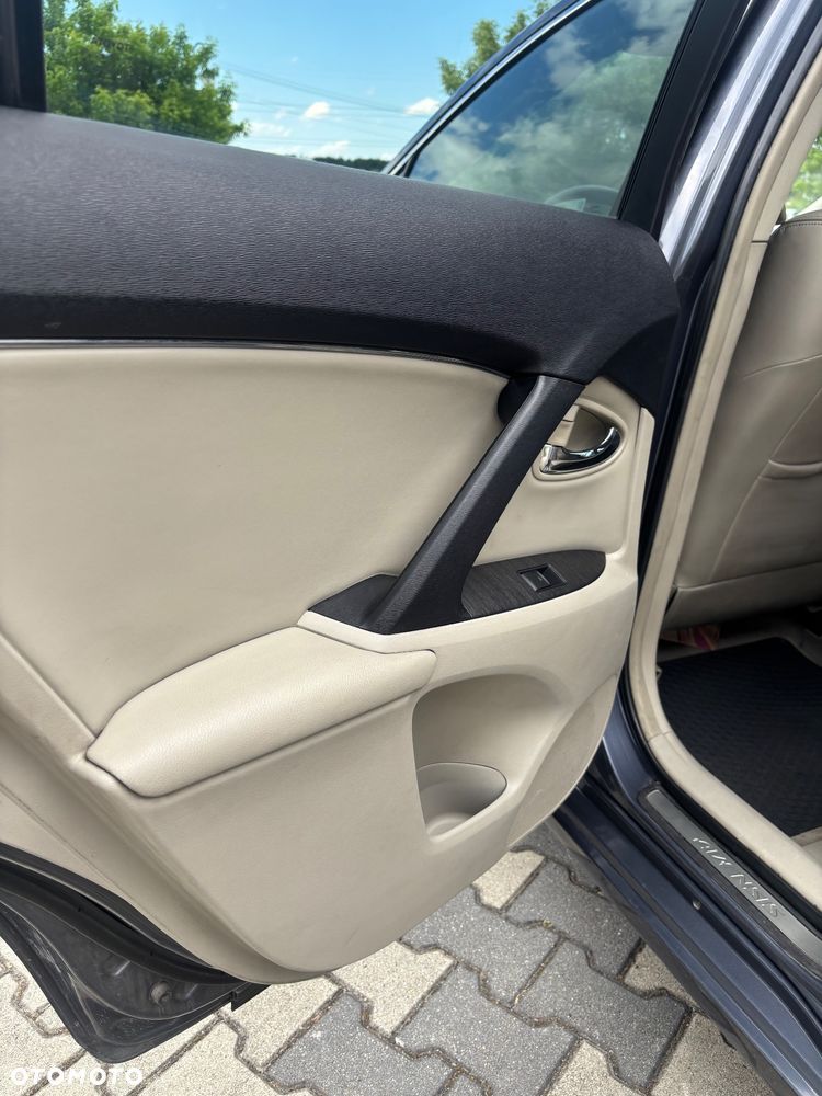 Toyota Avensis 2.0 D-4D Premium - 23