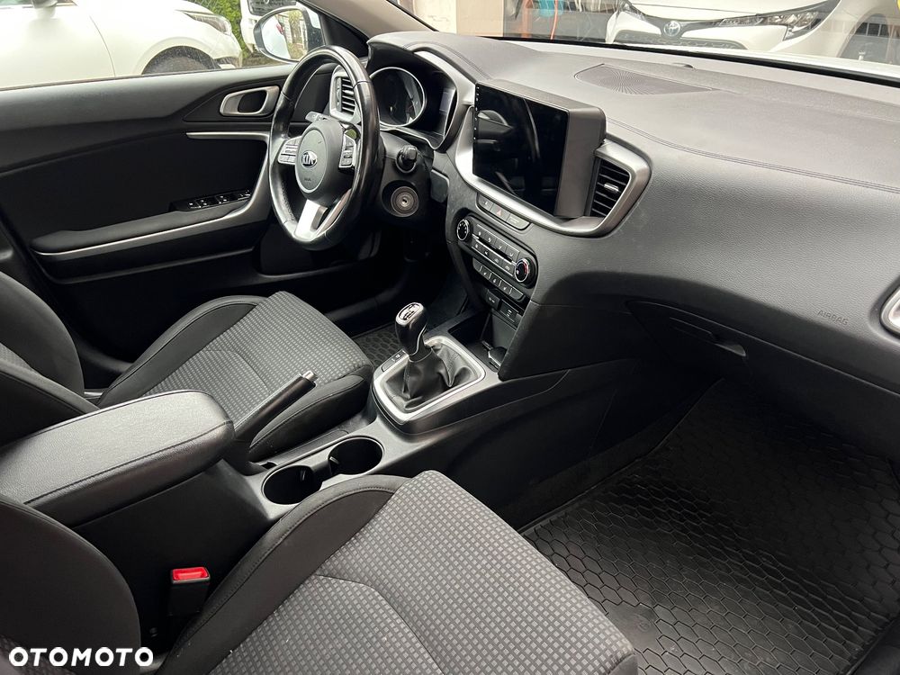 Kia Ceed 1.5 T-GDI Business Line - 13
