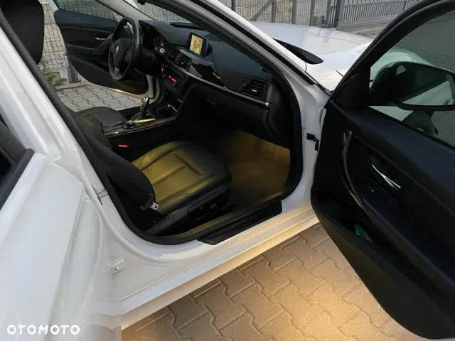 BMW Seria 3 320i - 10