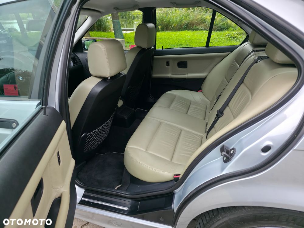 BMW Seria 3 320i - 26