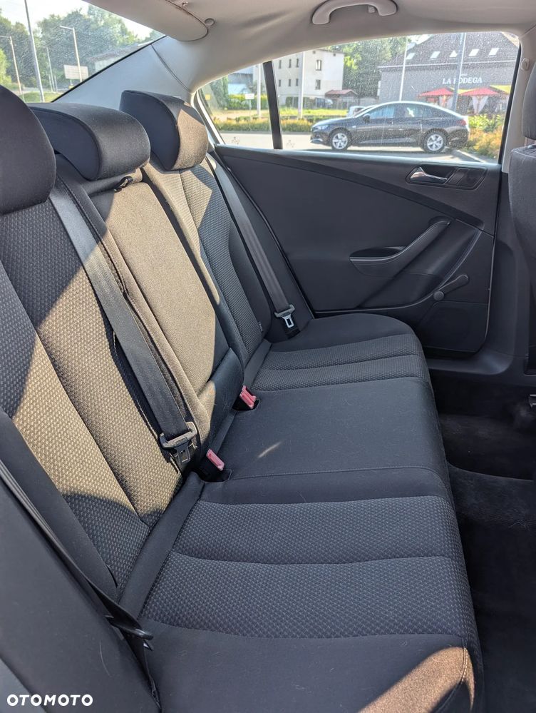 Volkswagen Passat - 19