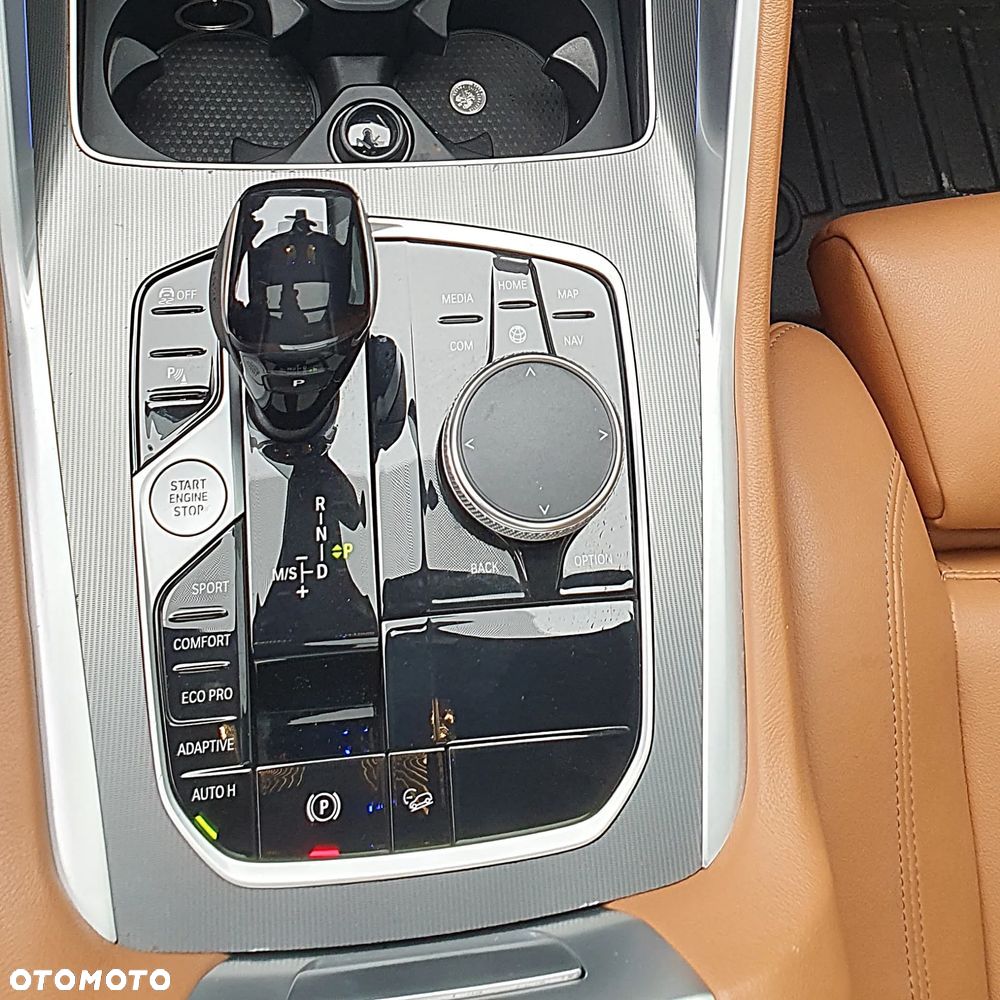 BMW X6 xDrive40i mHEV - 19