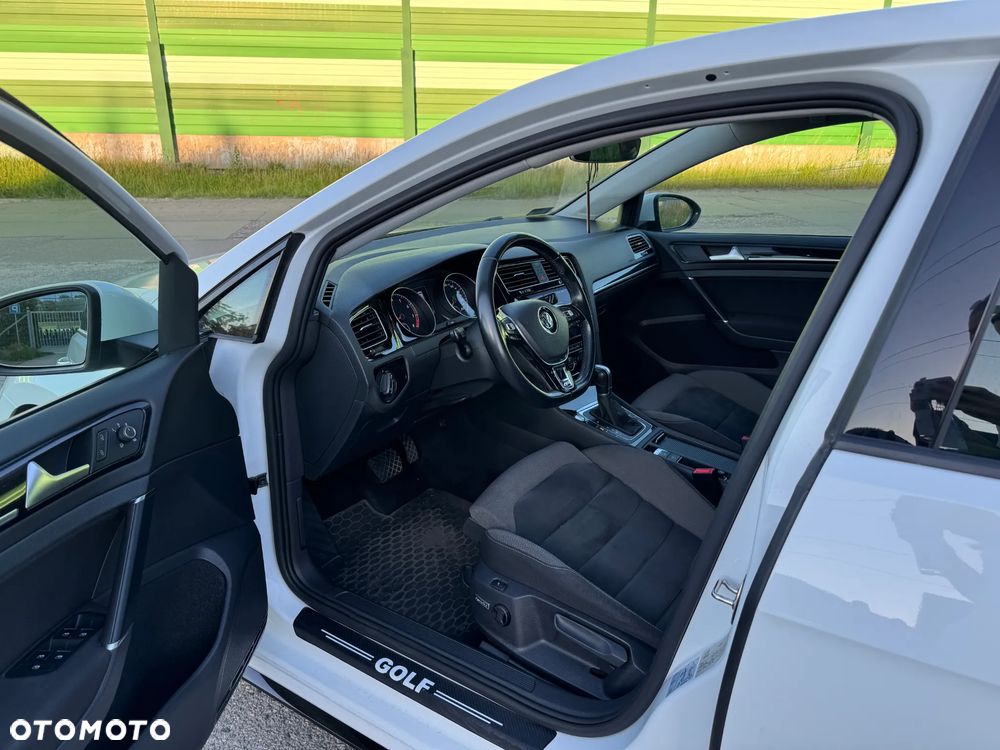 Volkswagen Golf - 25
