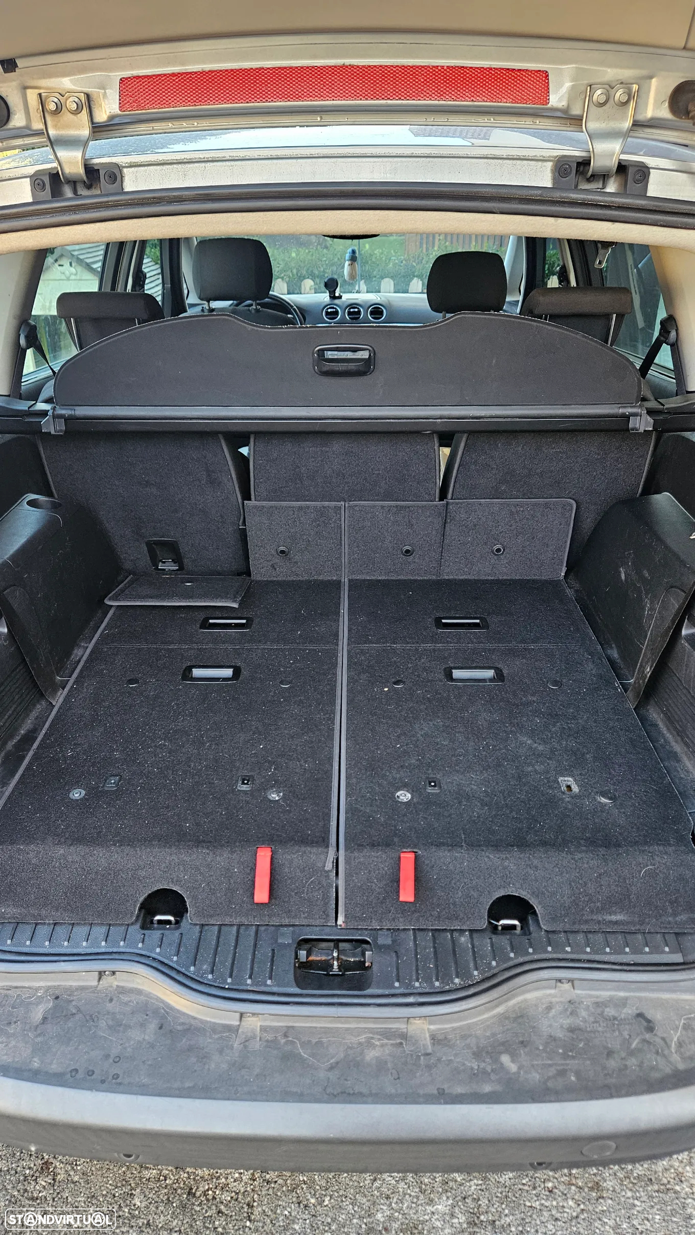 Ford S-Max - 12