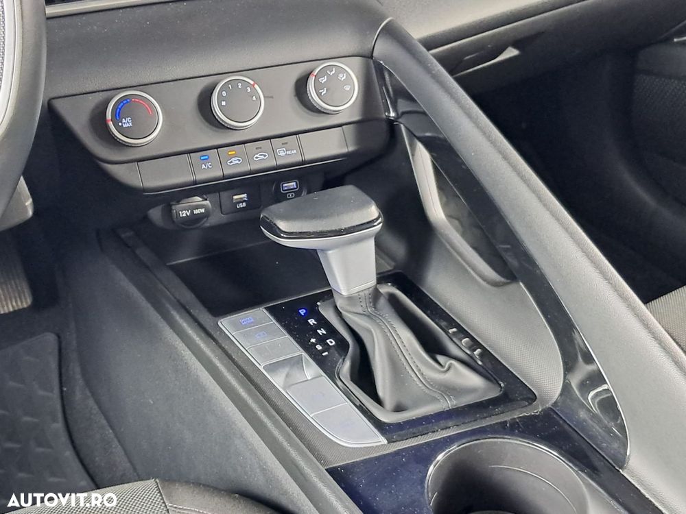 Hyundai Elantra - 23