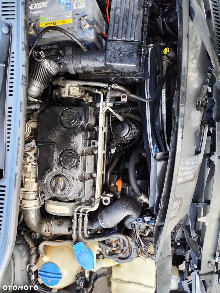 Volkswagen Touran 2.0 TDI DPF Trendline - 23