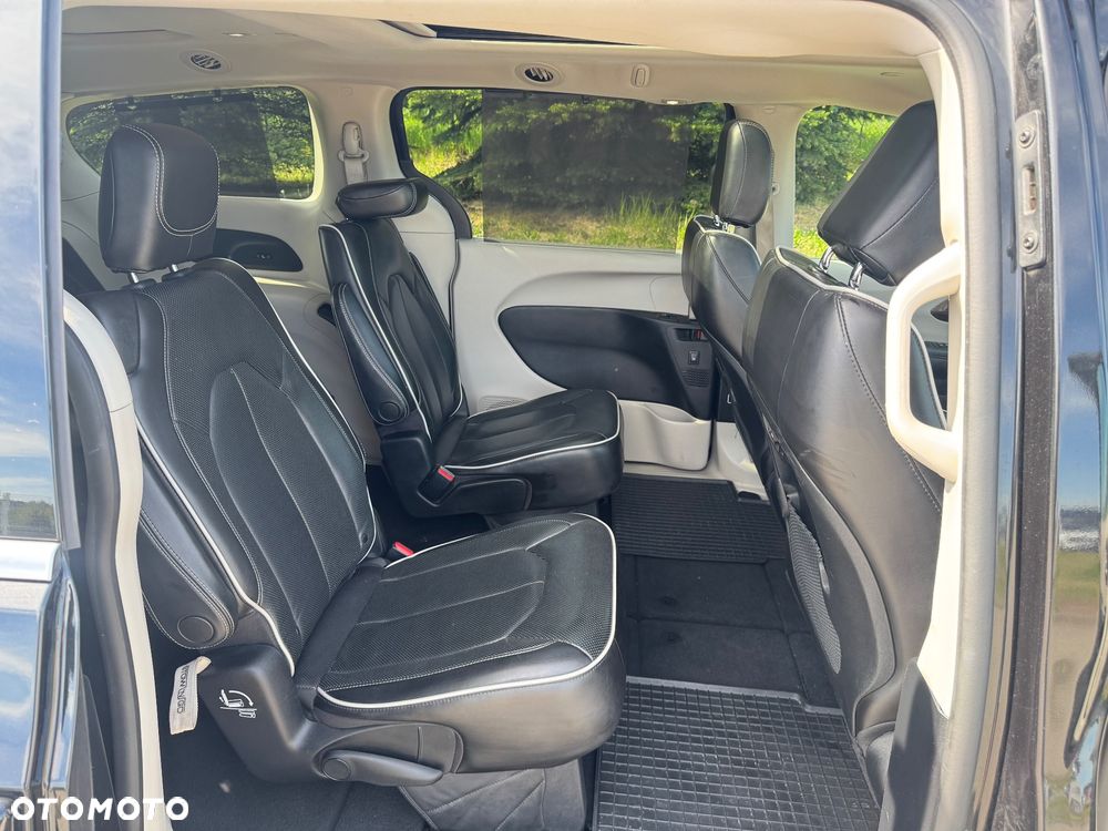 Chrysler Pacifica - 33