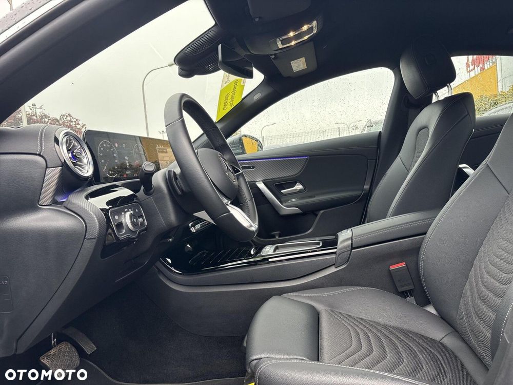 Mercedes-Benz CLA 180 Progressive 7G-DCT - 18