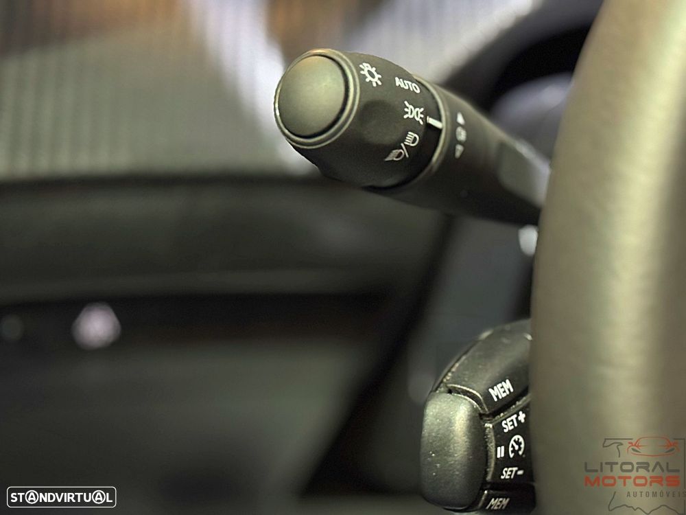 Peugeot 2008 1.2 PureTech Allure Pack - 23