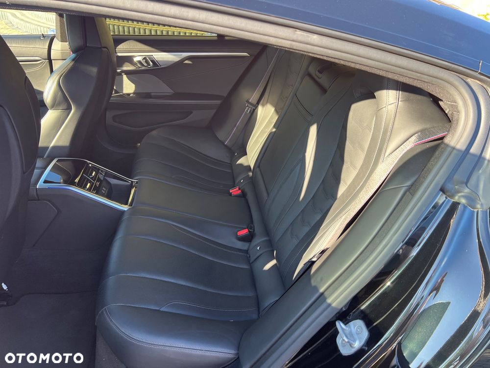 BMW Seria 8 - 16