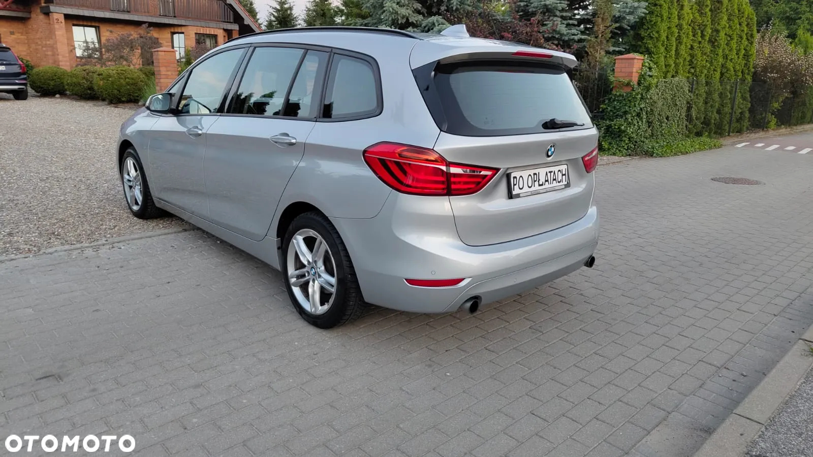 BMW Seria 2 220d Active Tourer M Sport - 2