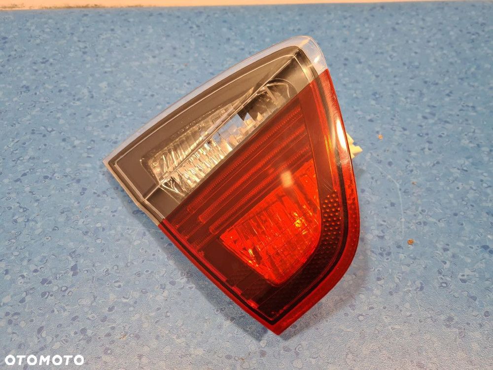 BMW 320I E90 LAMPA TYŁ LEWA WEWNĘTRZNA - 5